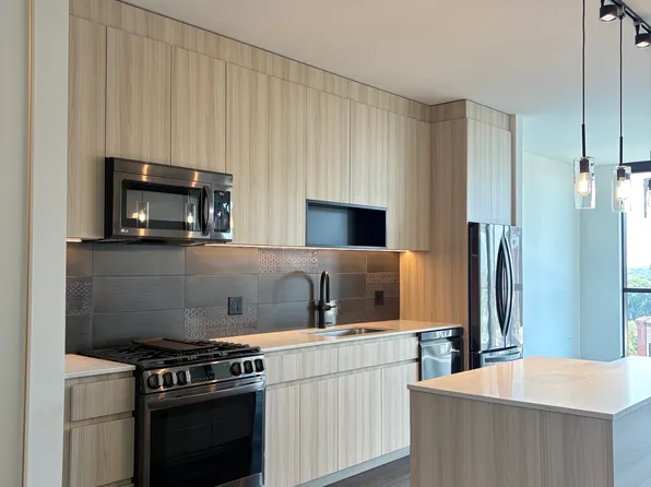 124 N Willard Ct #908, Chicago, IL 60607