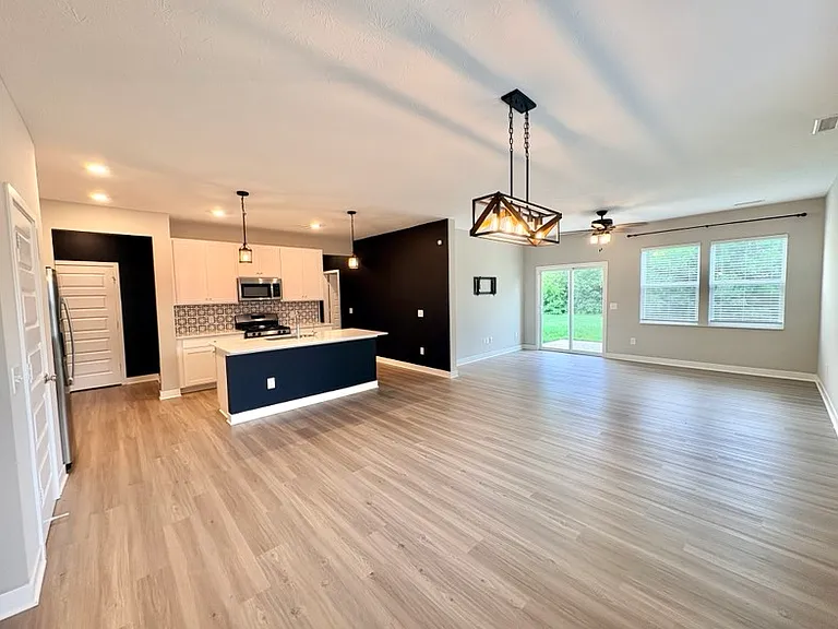 3694 Locust Dr — Photo 7