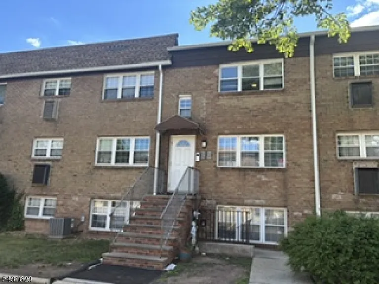 392 College Dr — Photo 14