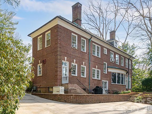 5th image of 407 Vanderbilt Rd
