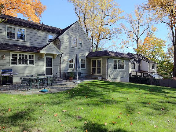 4th image of 6 Crestwood Dr