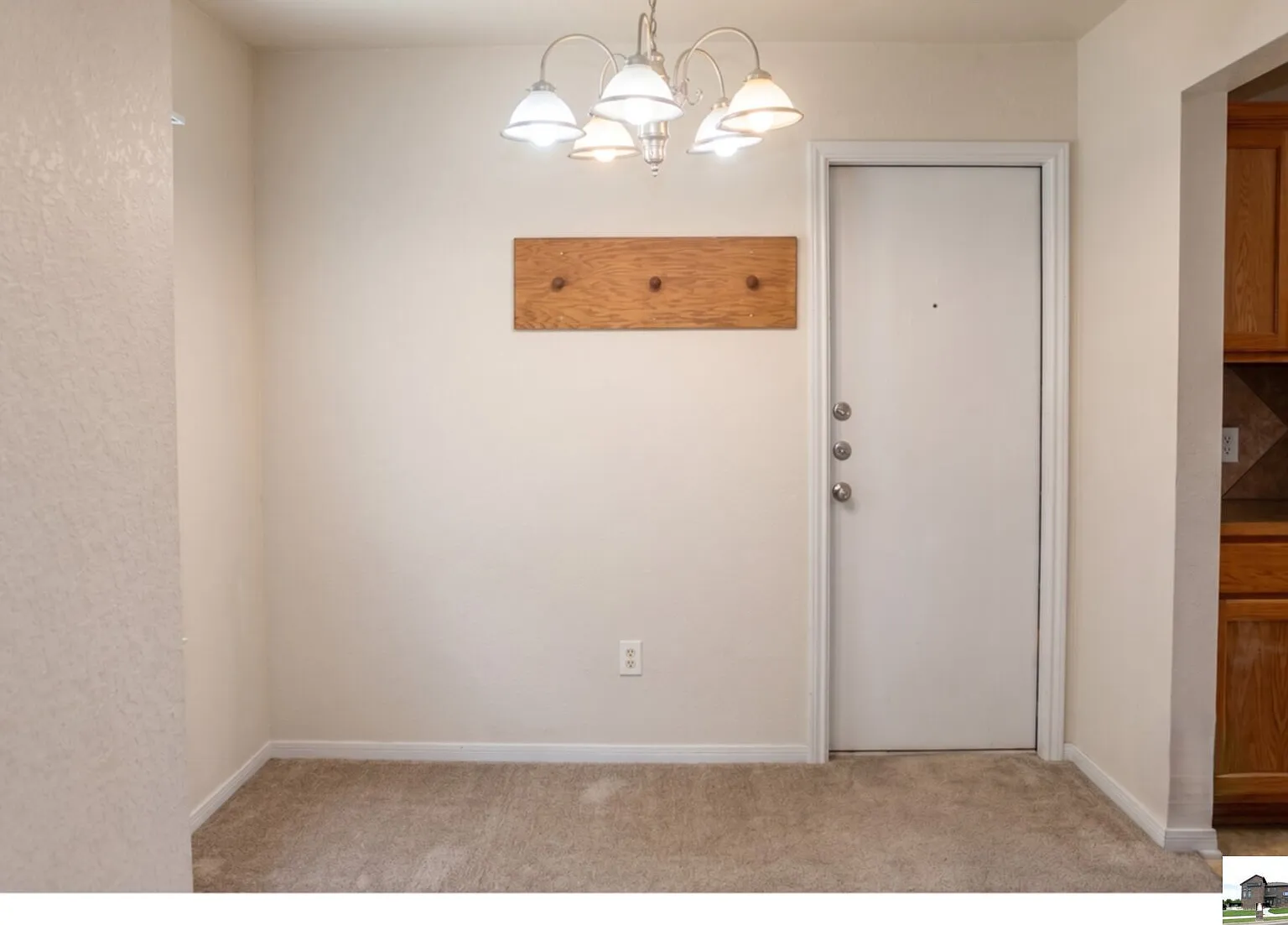3 bed, 2.5 bath, 1385 sqft, $1,200 — Photo 2