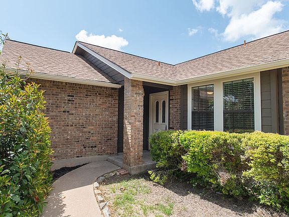 3rd image of 1013 Ramble Creek Dr