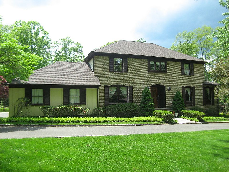 Front - Circular driveway