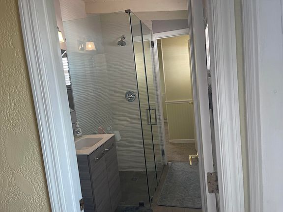 5th image of 185 Gardenia St