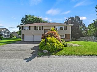11 Randall Dr, Burlington, MA 01803
