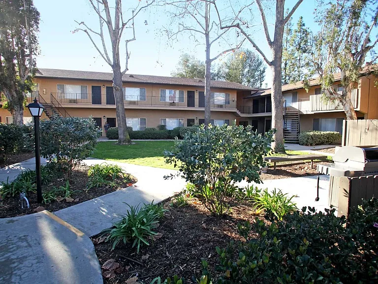 Sycamore Apartments — Photo 1