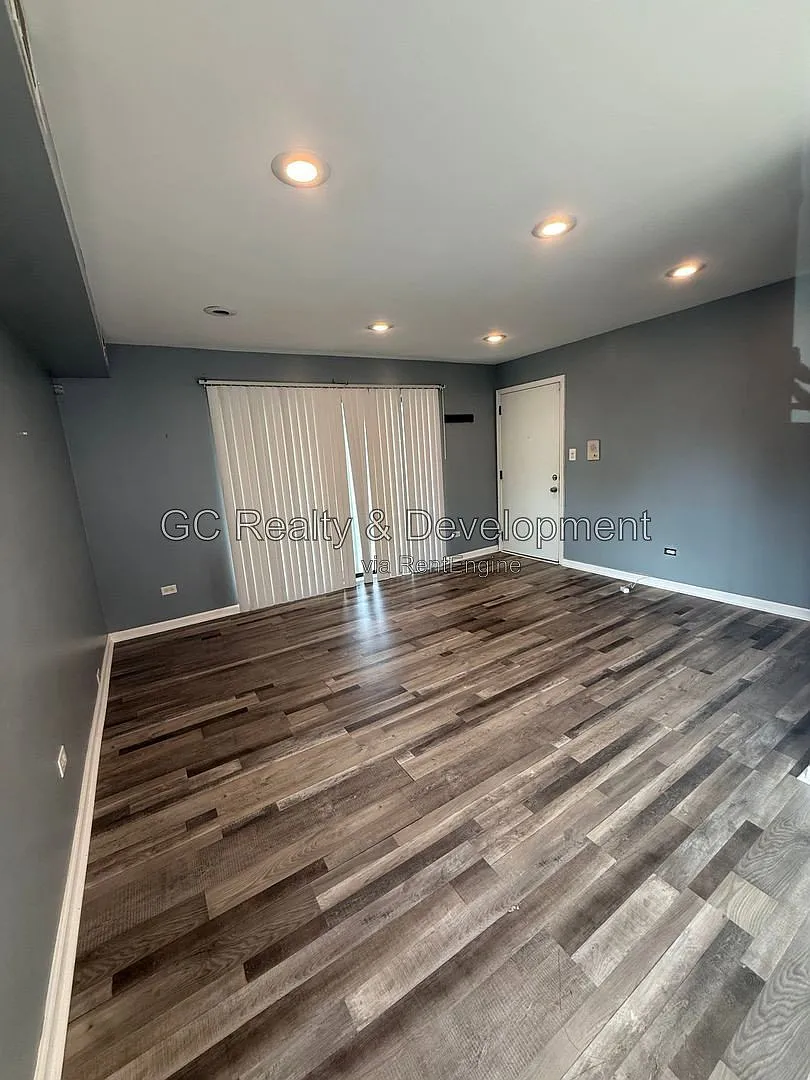 2 bed, 1.0 bath, 900 sqft, $1,495 — Photo 2