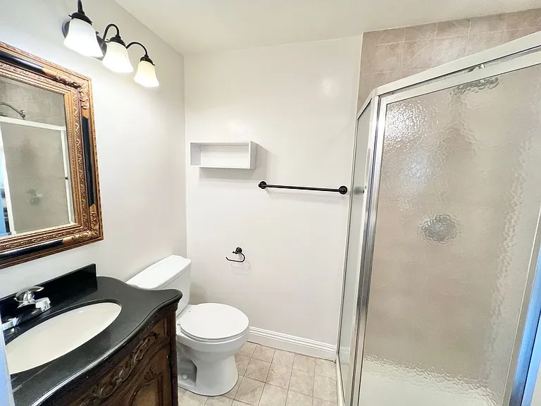 Newly Remodeled Lower Level 2 Bedroom 2 Bathroom Spacious Unit — Photo 15