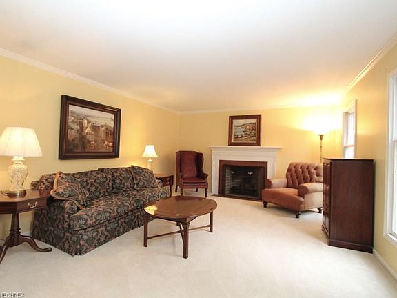 3rd image of 6782 Saint James Cir