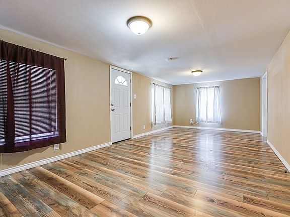 2nd image of 841 W Avenue Y