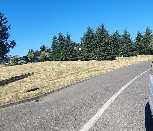 5th image of 8309 NE Saint Johns Rd