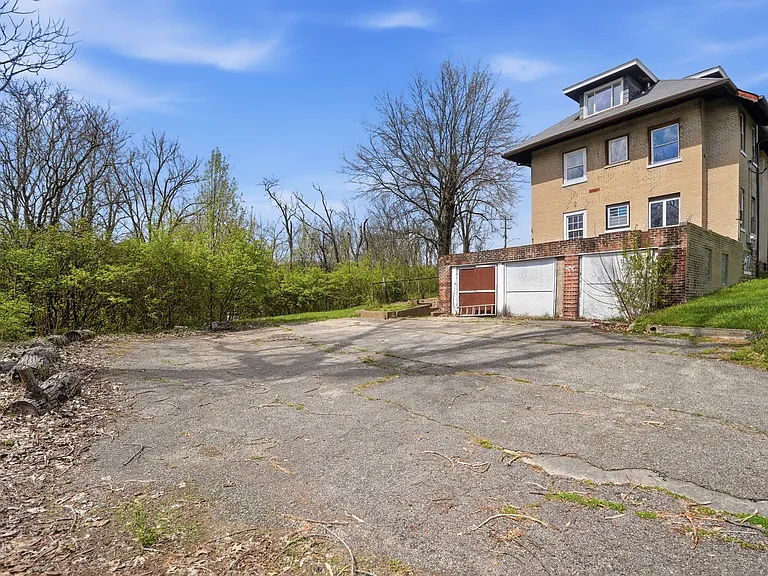 2545 Harrison Ave #2 — Photo 32