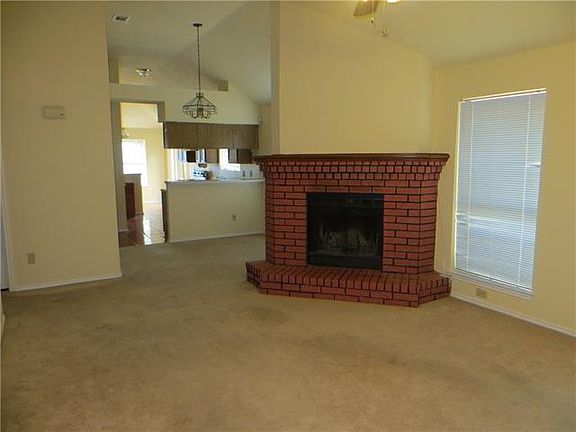 2nd image of 1708 Liberty Ln