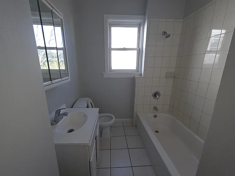 336-338 Sandford Ave #2R — Photo 3