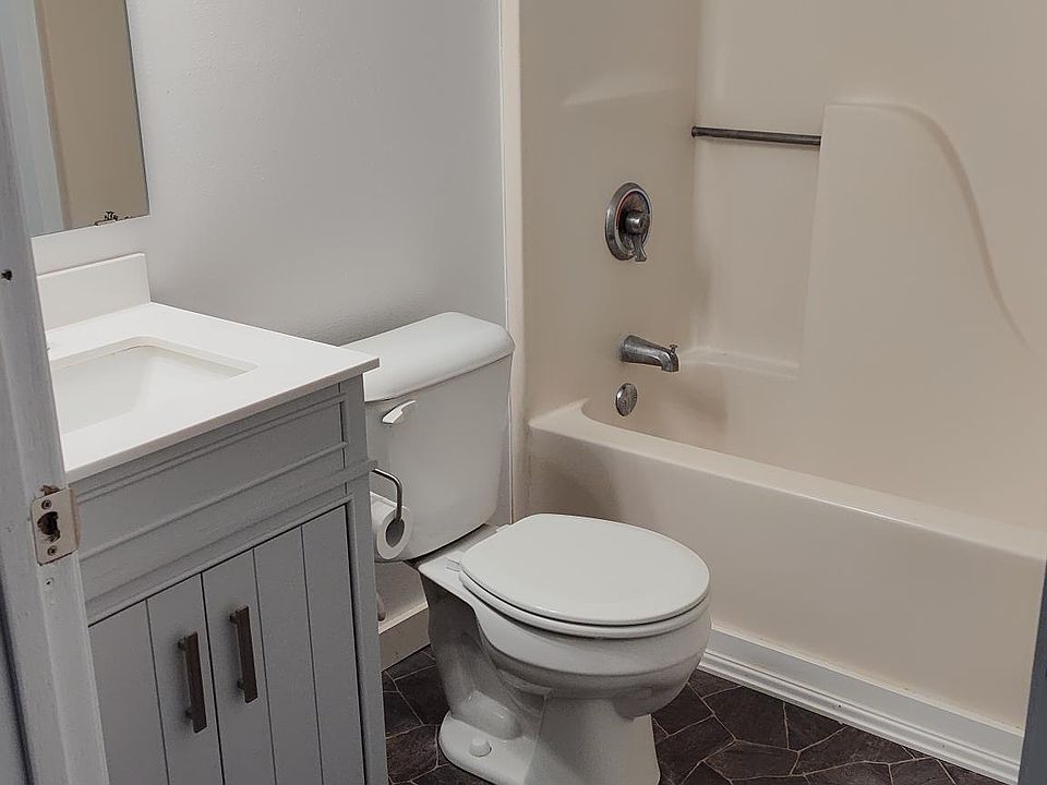 2nd image of 220 W Division Ave #2