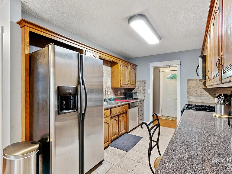 2416 N Robin Rd — Photo 11
