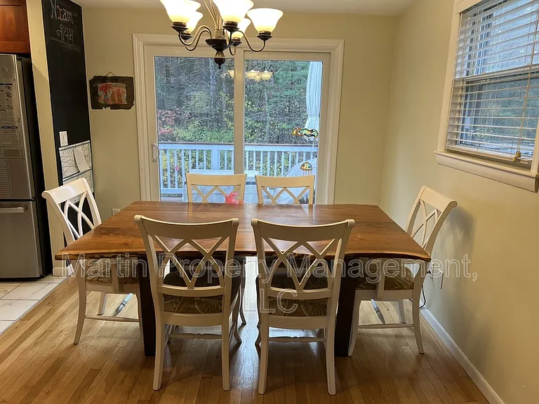 27 Burlington Rd — Photo 6