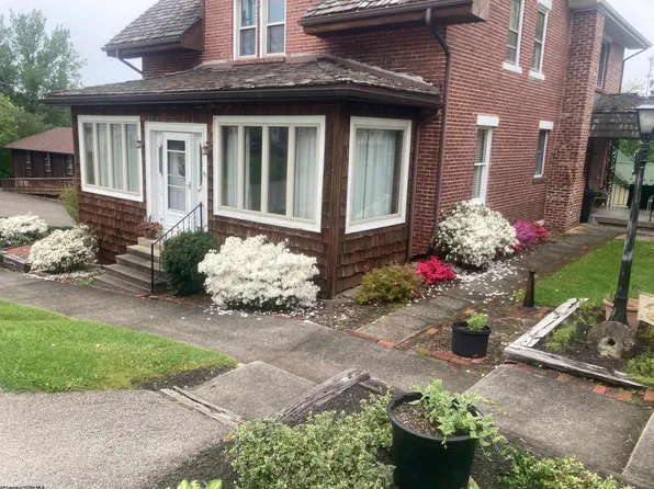 109 Brown St, Thomas, WV 26292