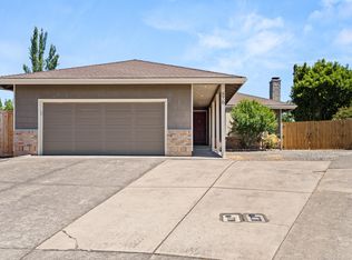 876 Ridgeway Cir, Medford, OR 97504