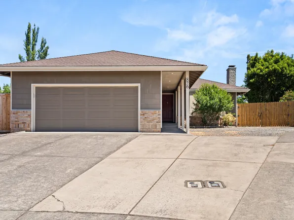 876 Ridgeway Cir, Medford, OR 97504