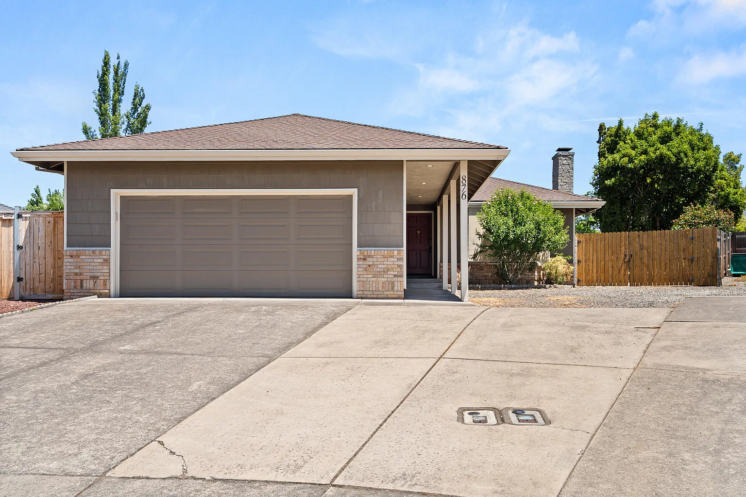 876 Ridgeway Cir photo 1