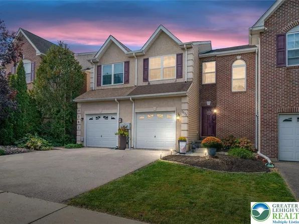 7077 Hunt Dr, Macungie, PA 18062