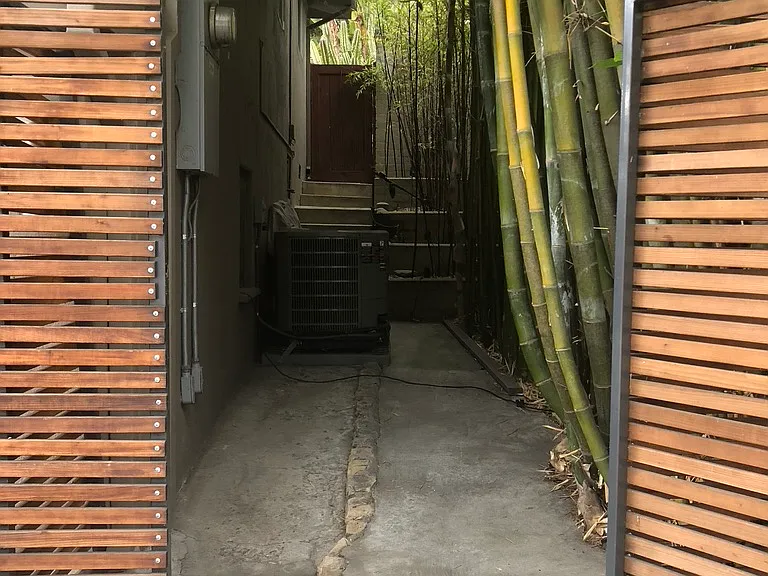 Division St — Photo 3