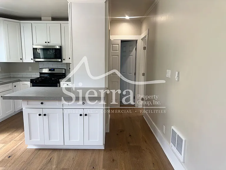 1323 Olive St #B — Photo 4
