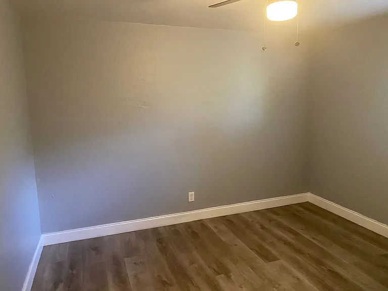 3160 E Riverside Dr — Photo 20