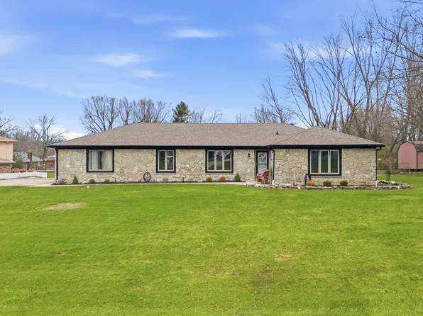 7110 W Meadows Ln, Greenfield, IN 46140