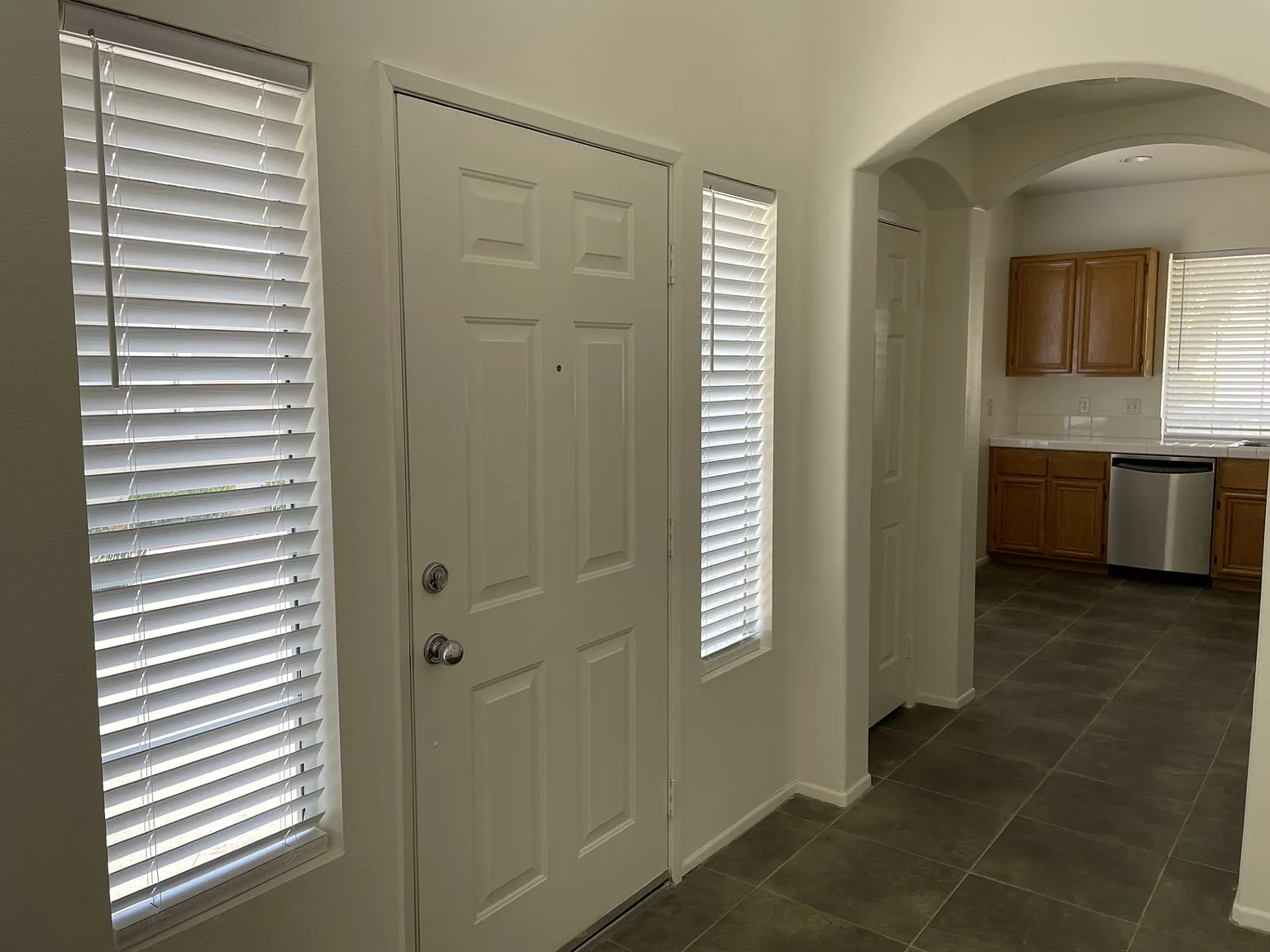 3 bed, 2.5 bath, 1297 sqft, $3,600 — Photo 4