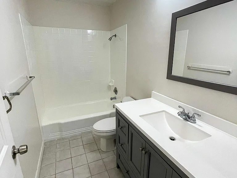 370 N Marion St — Photo 4