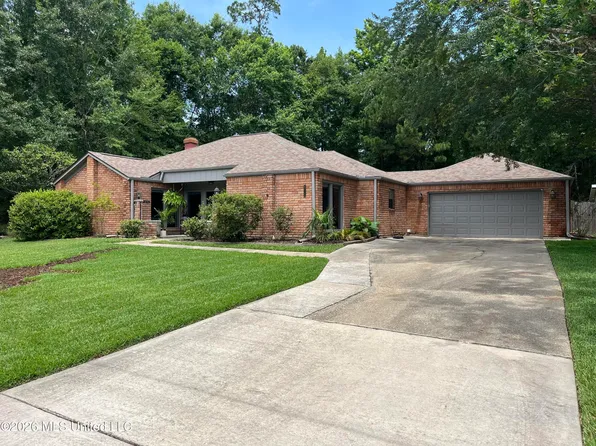 67163 Diamondhead Dr E, Diamondhead, MS 39525