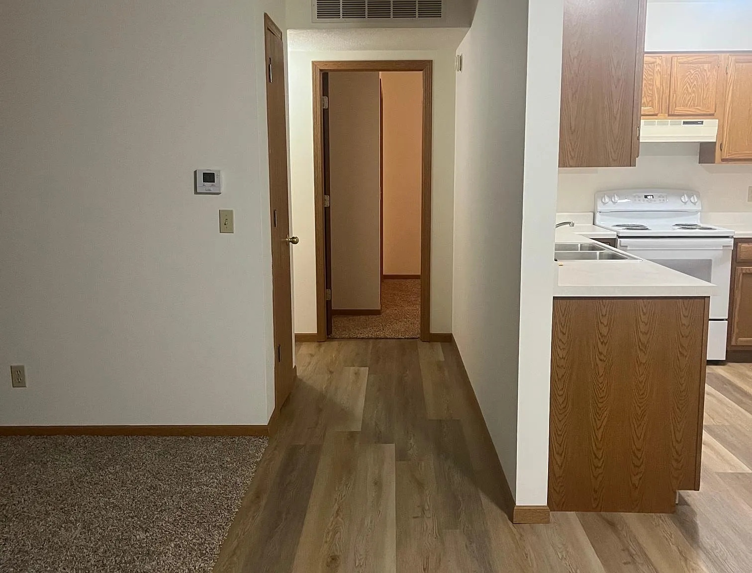 2 bed, 800 sqft, $1,050 — Photo 4