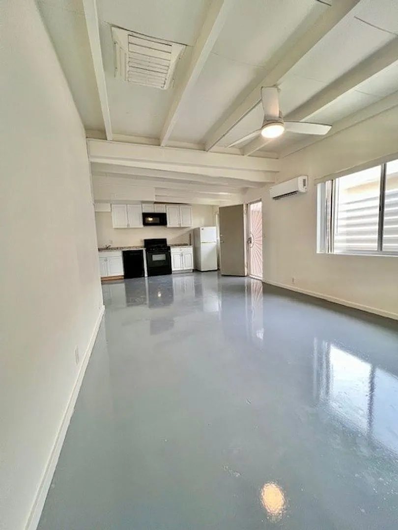 540 S Mountain View Dr — Photo 2