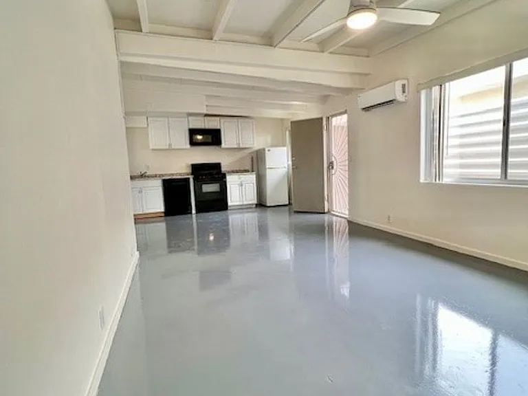 540 S Mountain View Dr — Photo 2