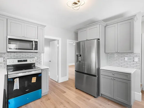 386 Thacher St, Attleboro, MA 02703