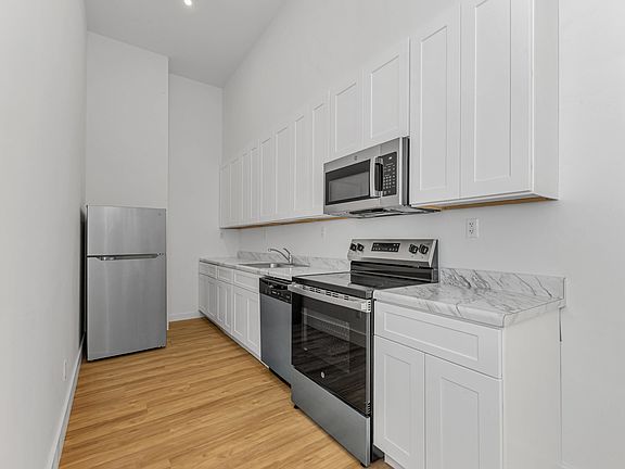 4th image of 81 Willoughby St #509