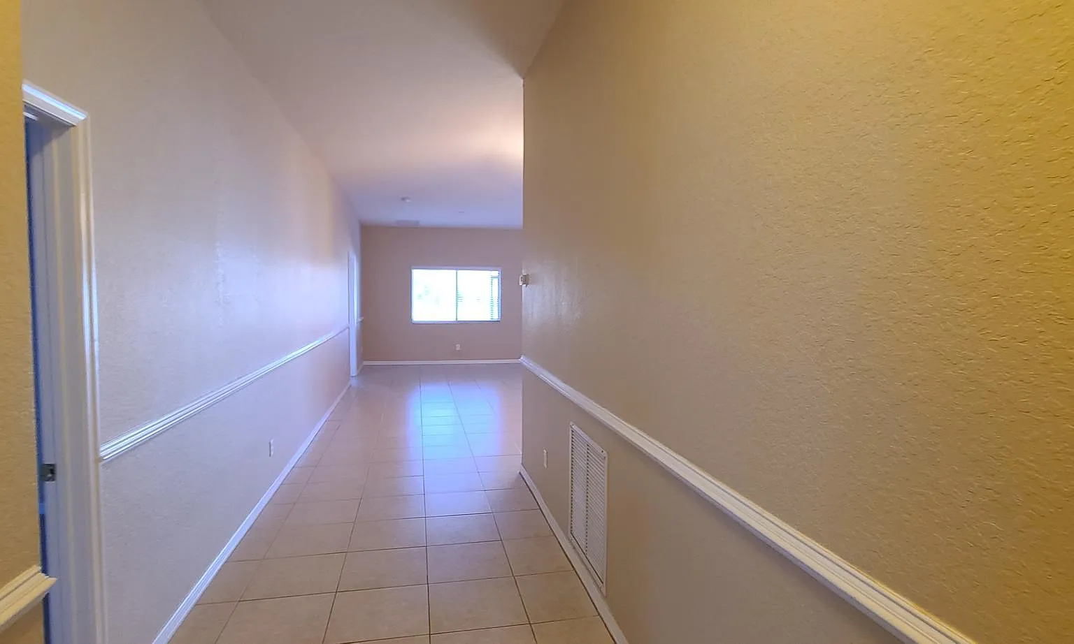3 bed, 1837 sqft, $2,450 — Photo 2