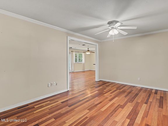 4th image of 330 Randall Dr
