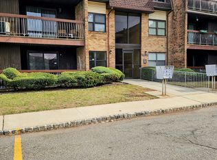 1525 Raspberry Ct, Edison, NJ 08817