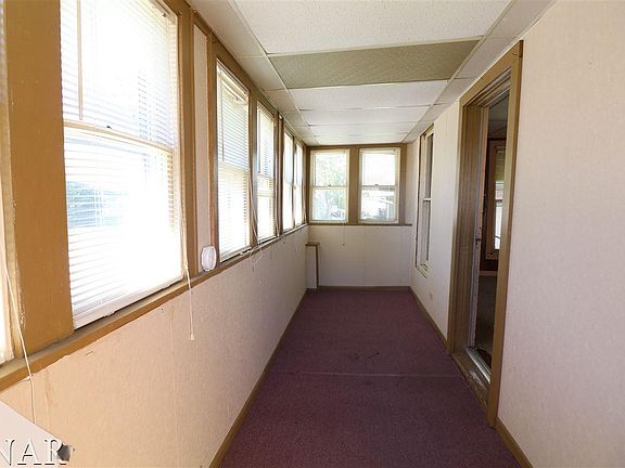 3rd image of 815 E Woodlawn