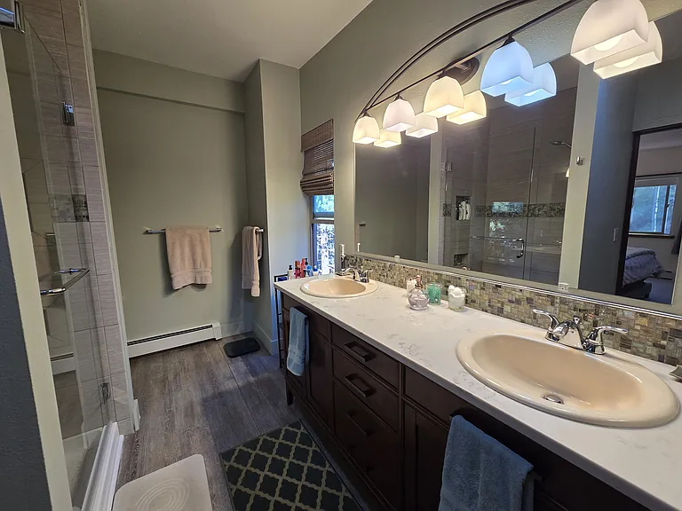 1060 Kings Crown Rd — Photo 16