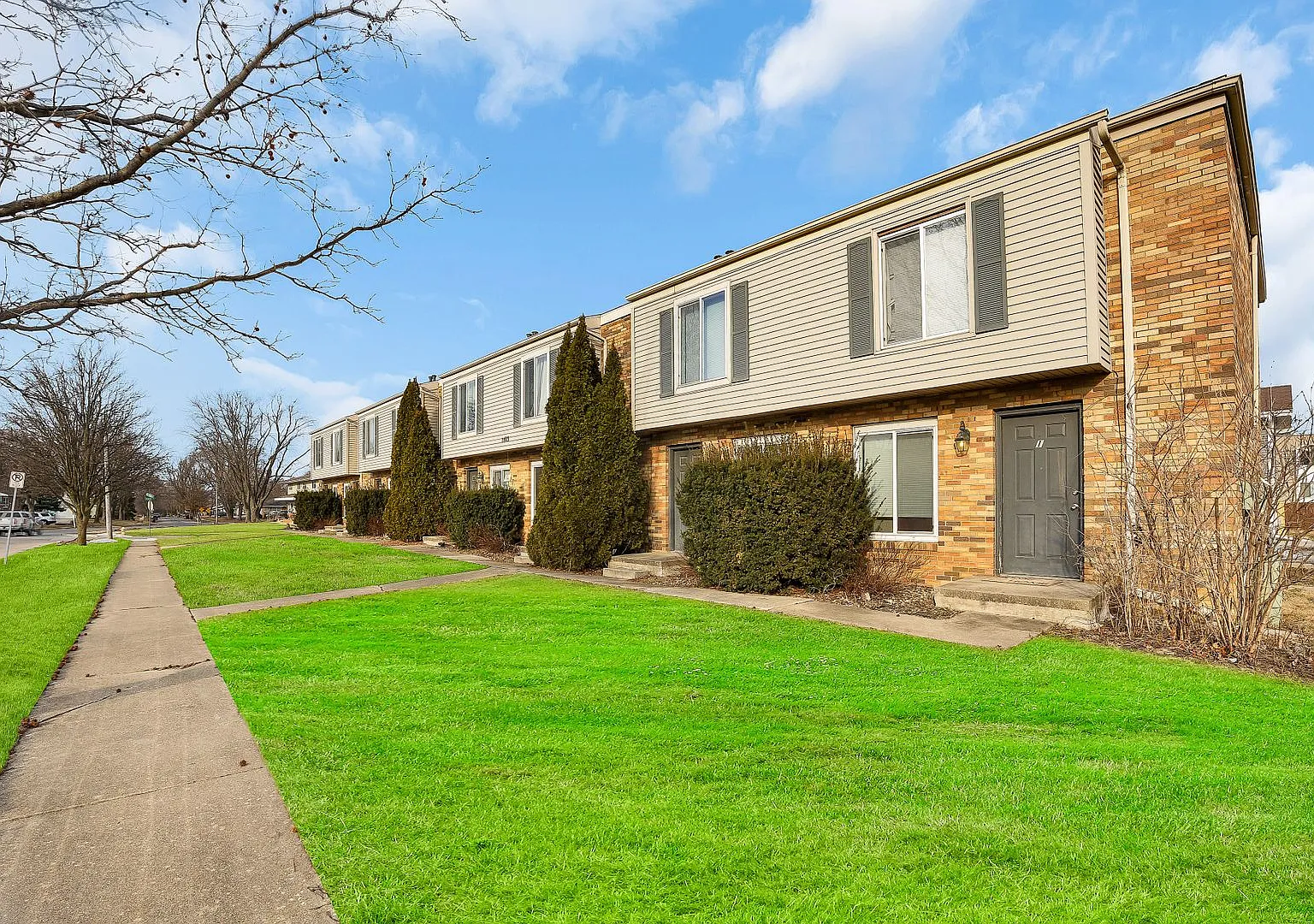 1103 Gettysburg — Photo 2