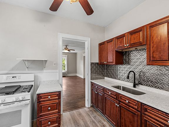 5th image of 338 Elmwood Ave APT 3
