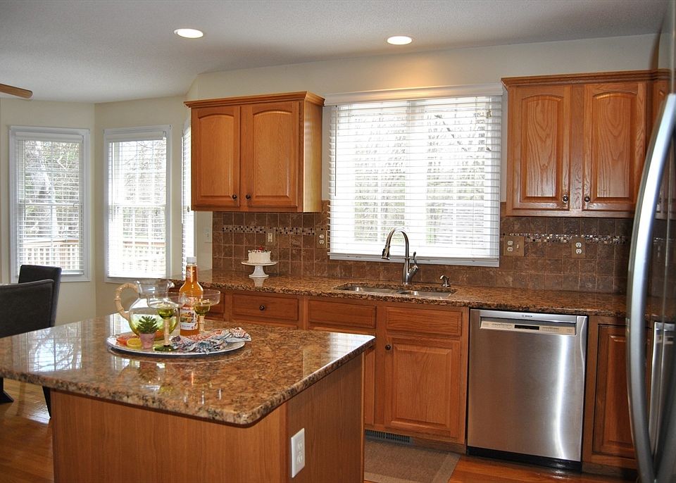 308 Ventura St, Ludlow, MA 01056 Zillow
