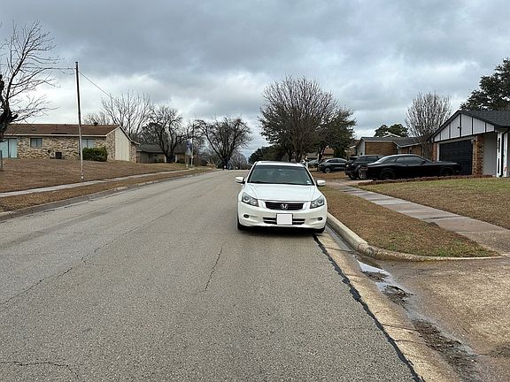 4th image of 830 Levelland Dr