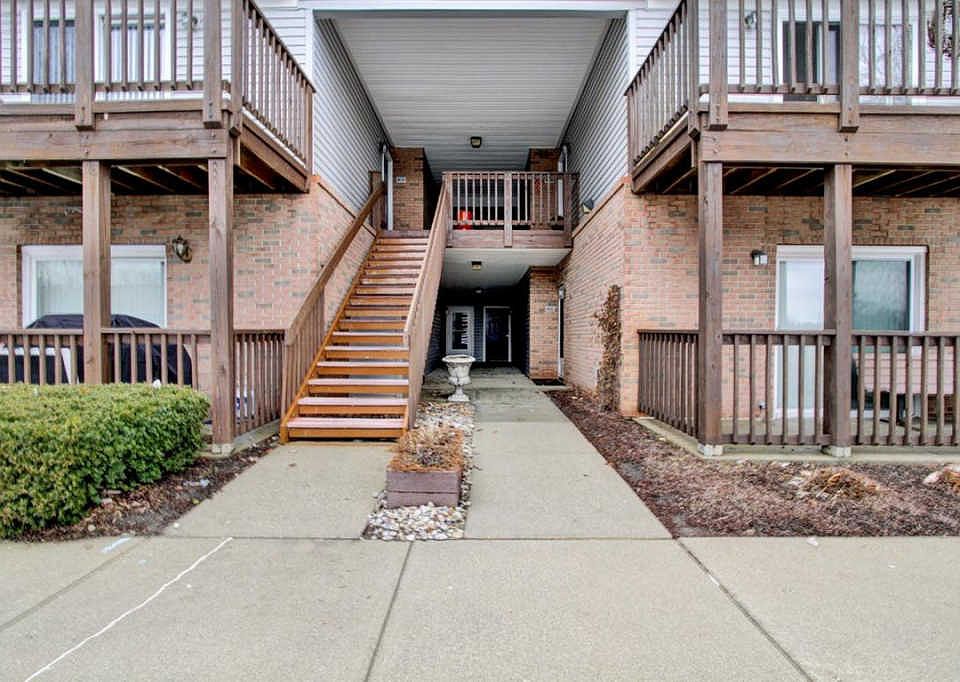 1st image of 7489 Somerset Dr
