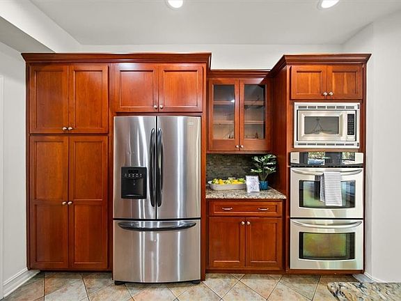 4th image of 1560 Oak Park Cv